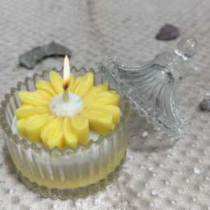 Candy jar with daisy flower